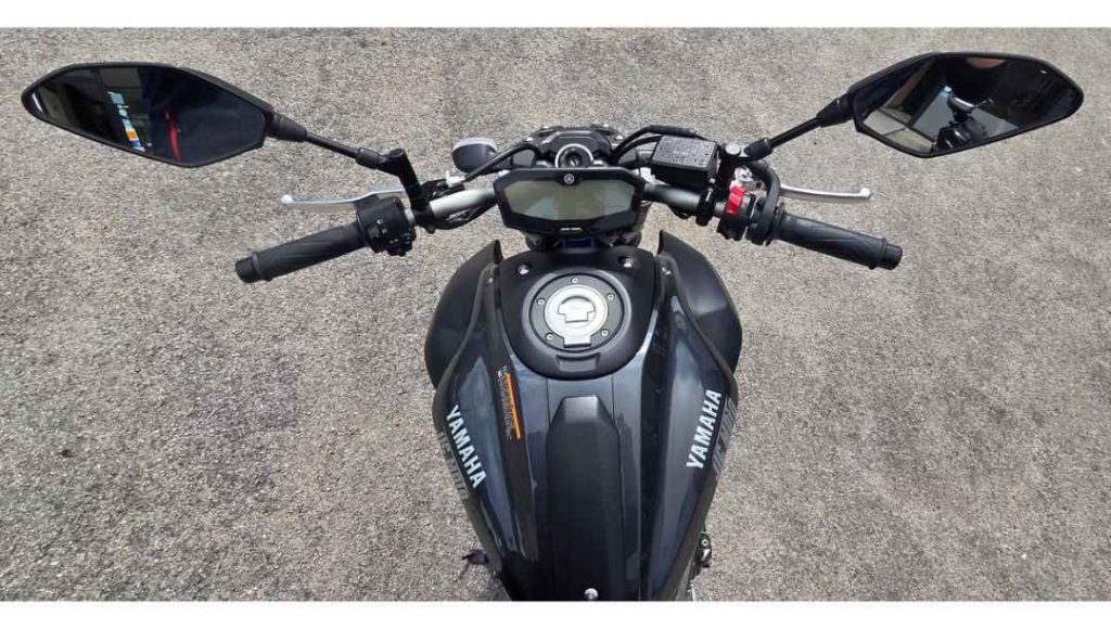 JLC-MOTO-YAMAHA-ROADSTER-MT-07-2014-YVETOT-GARAGE-ENTRETIEN-RETROVISEUR