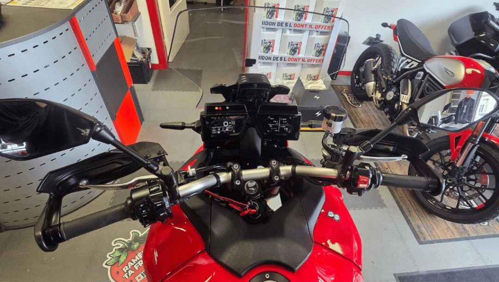 JLC-MOTO-YAMAHA-OCCASION-GARAGE-ATELIER-YVETOT-MT-900-TRACER-GT-GUIDON-VIDANGE