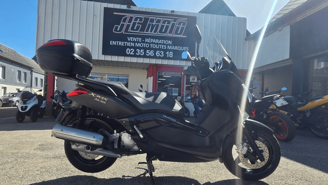 JLC-MOTO-YAMAHA-125-X-MAX-GARAGE-YVETOT-TOP-CASE-PNEU