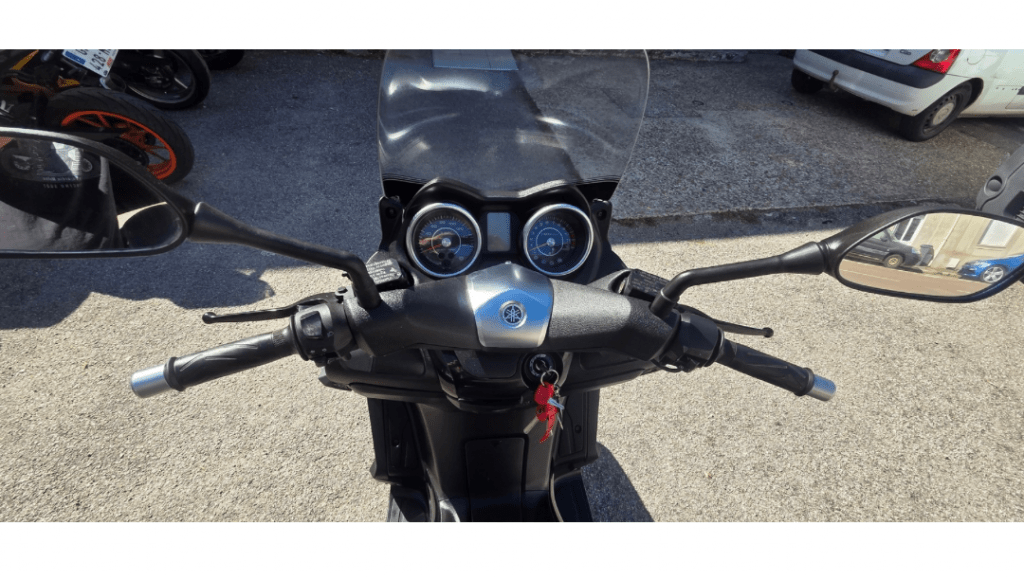JLC-MOTO-YAMAHA-125-X-MAX-GARAGE-YVETOT-TOP-CASE-ROUE