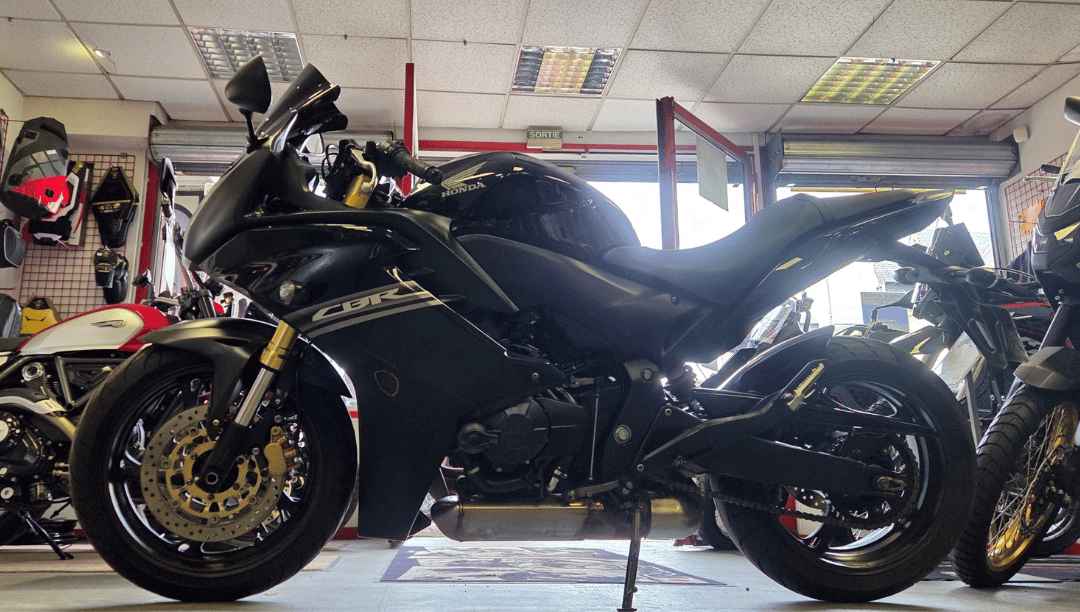 JLC-MOTO-HONDA-OCCASION-YVETOT-GARAGE-CBR600F-PNEUS