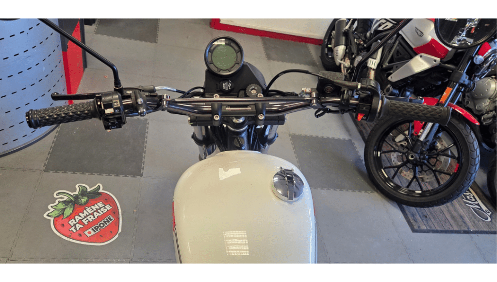 JLC-MOTO-OCCASION-GARAGE-CONCESSION-YVETOT-650-X-RIDE-GUIDON