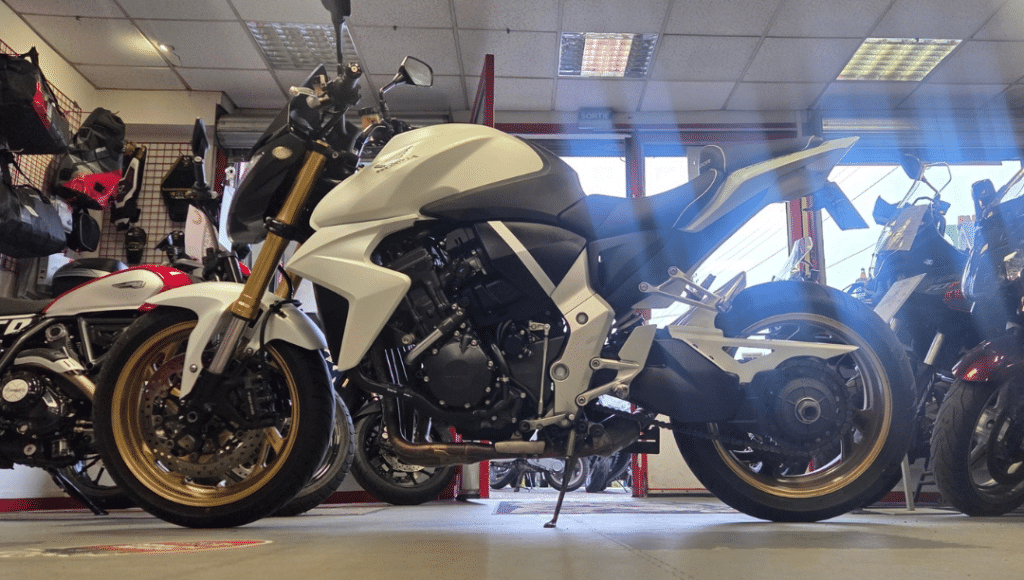 JLC-MOTO-HONDA-OCCASION-CB1000R-YVETOT-ROADSTER-CHAINE-KIT-JANTES