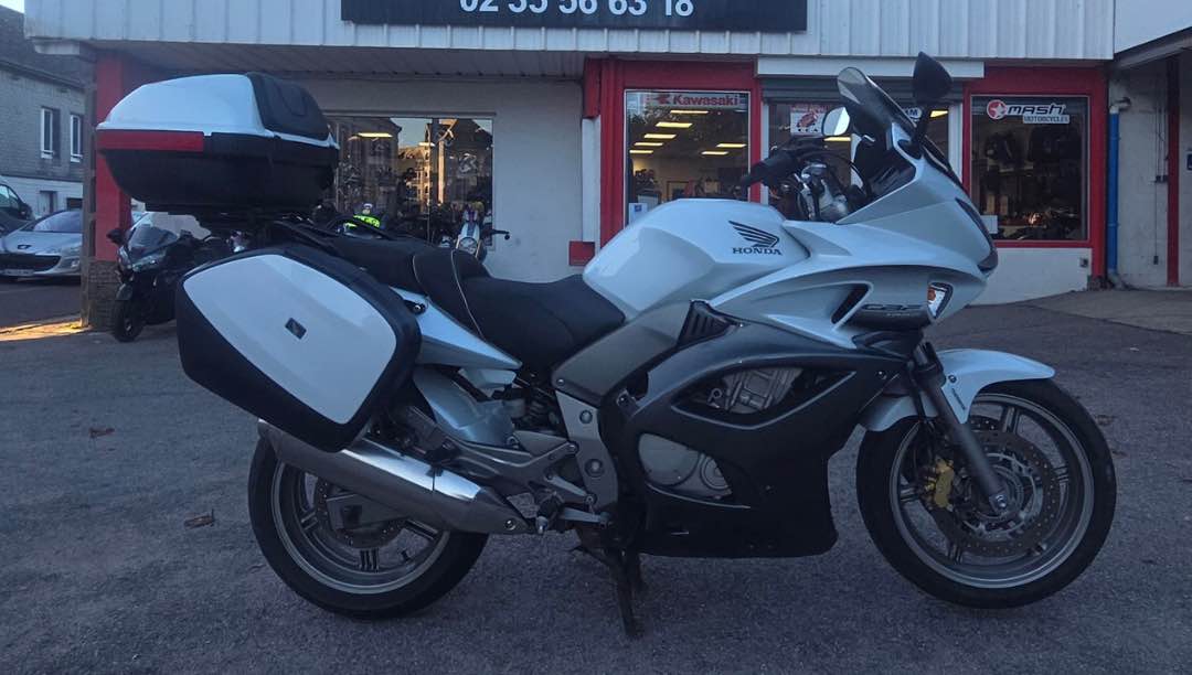 2009 HONDA CBF 1000 – 3990€